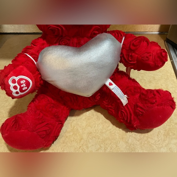 Build A Bear Workshop: Red roses (2021) teddy bear with silver unattached heart. - Picture 3 of 8